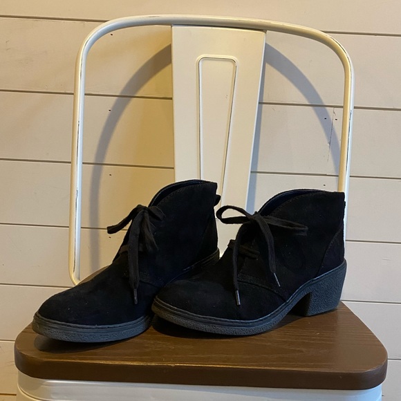 Universal Thread Target Block Heel Tie Booties - Picture 2 of 6